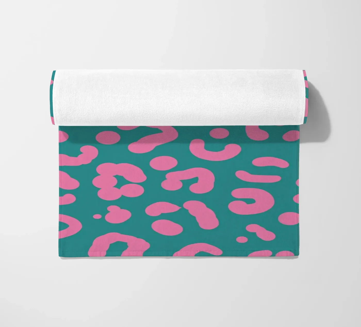 Leoprint 4 beach towel by Julia Reyelt