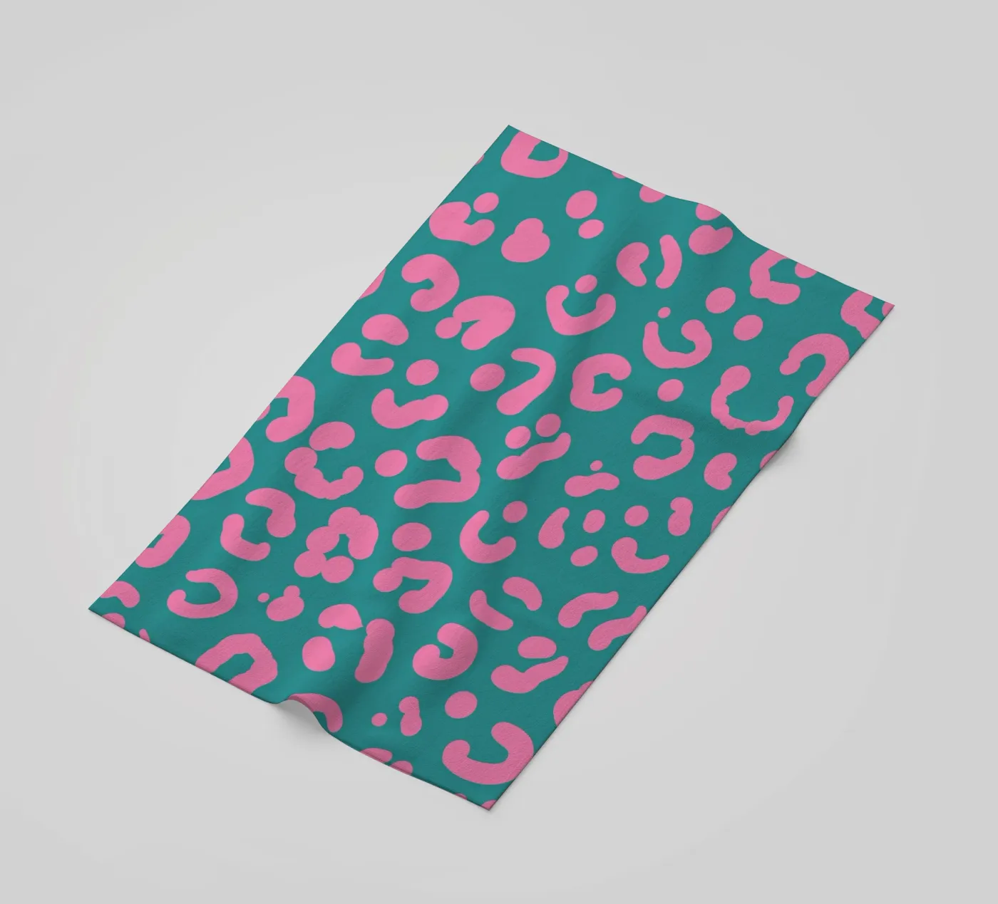 Leoprint 4 beach towel by Julia Reyelt