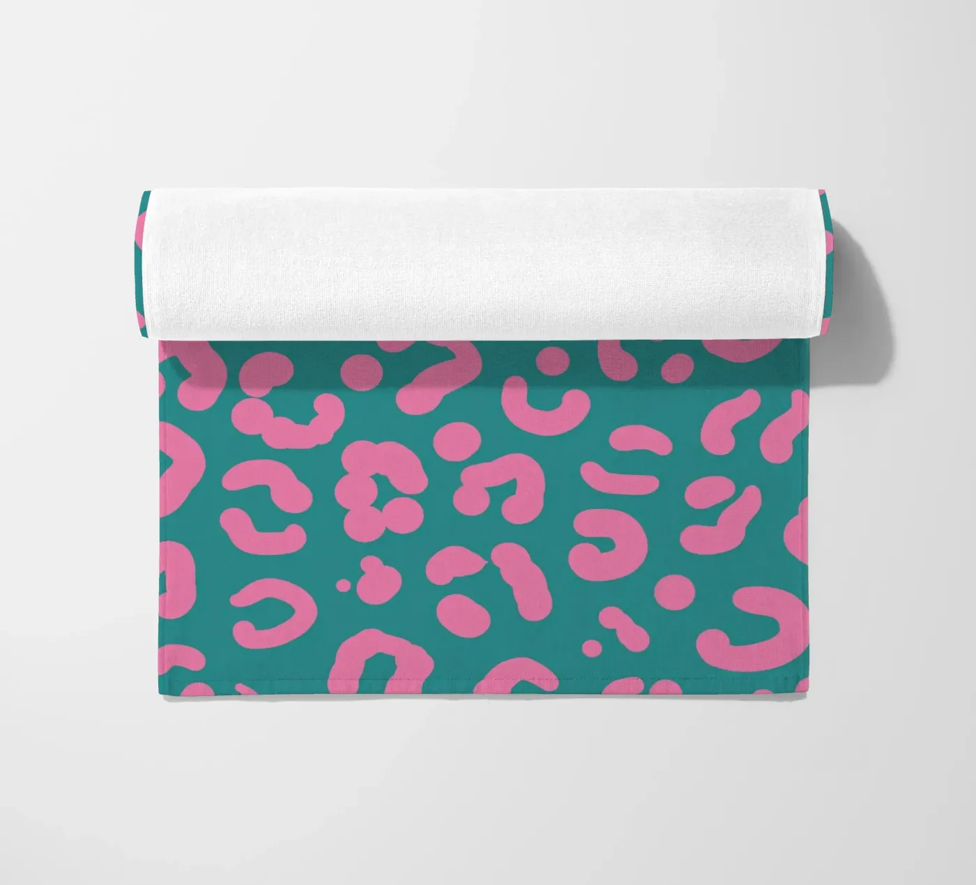 Leoprint 4 beach towel by Julia Reyelt