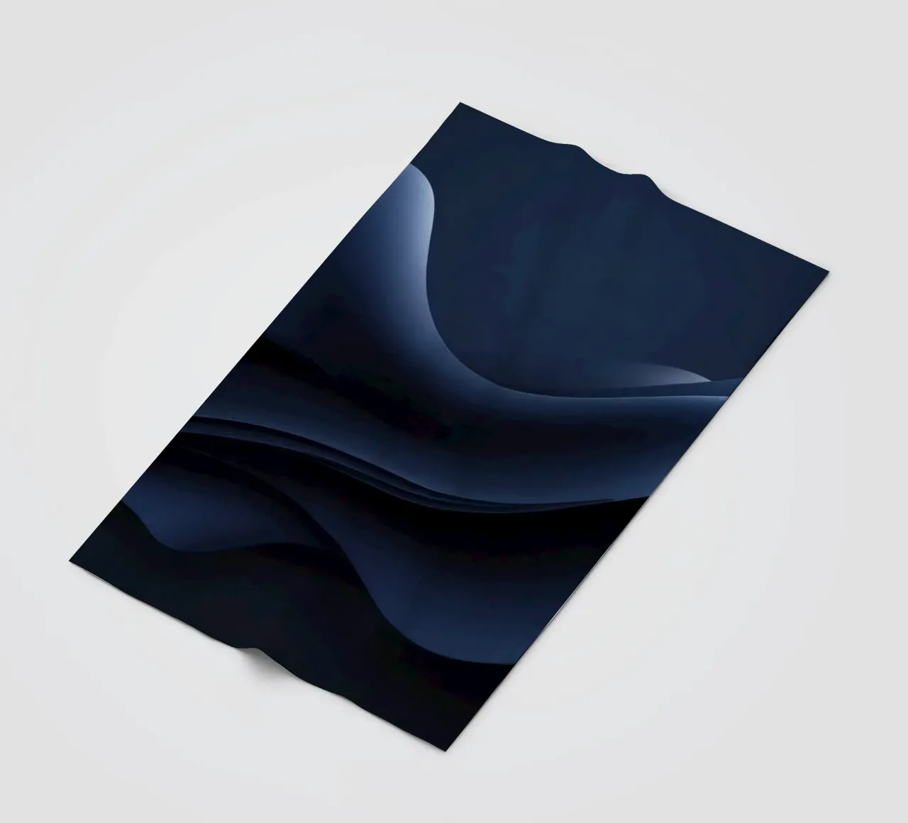 Fließende Wellen aus tiefem Blau schaffen eine ruhige abstrakte Tapete Fleecedecke von DesignDoodle