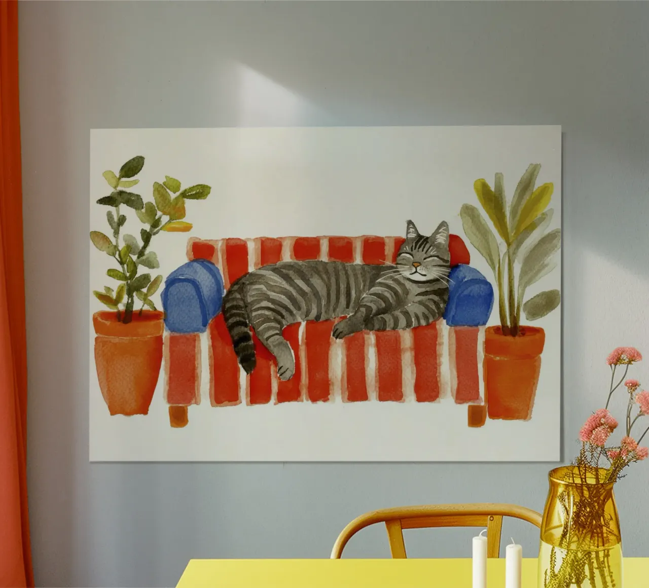 Charmant chat mignon se prélassant avec des pots de fleurs poster avec cadre en aluminium de Modern Muse