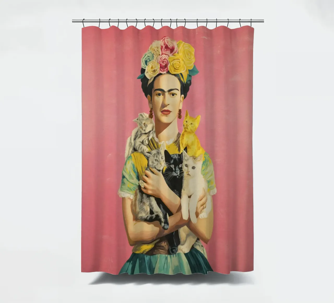 Musa bohémienne con corona floreale in posa con i gattini tenda da doccia da Modern Muse