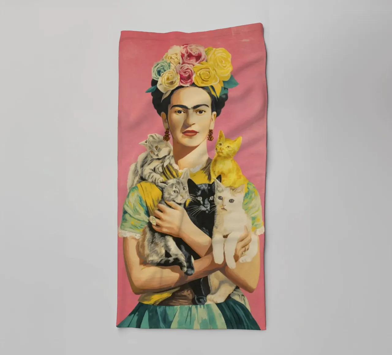 Diva messicana con corona di rose e gattini asciugamano da bagno da Modern Muse