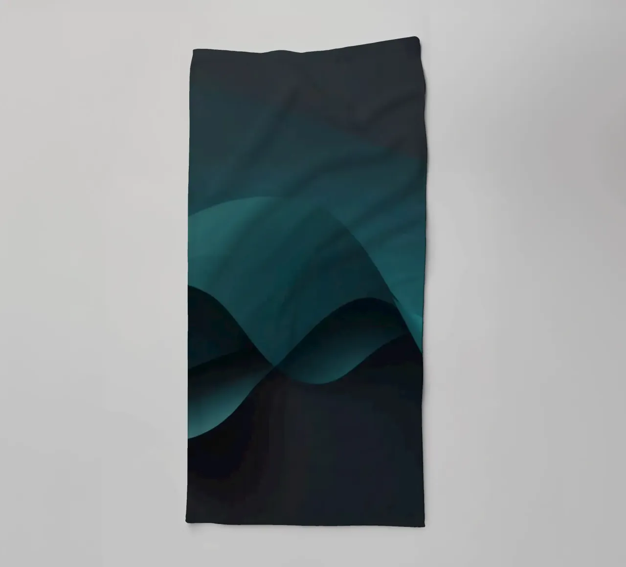 Sanft fließende Kurven in Teal und dunklen Tönen schaffen einen eleganten Handtuch von DesignDoodle