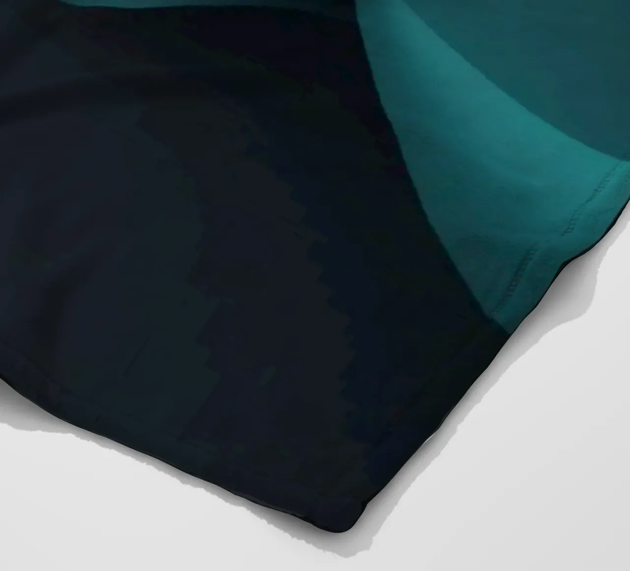 Sanft fließende Kurven in Teal und dunklen Tönen schaffen einen eleganten Fleecedecke von DesignDoodle