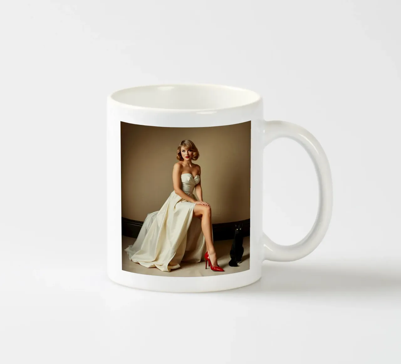 Bionda con gatto tazza in ceramica da Anita's Dream