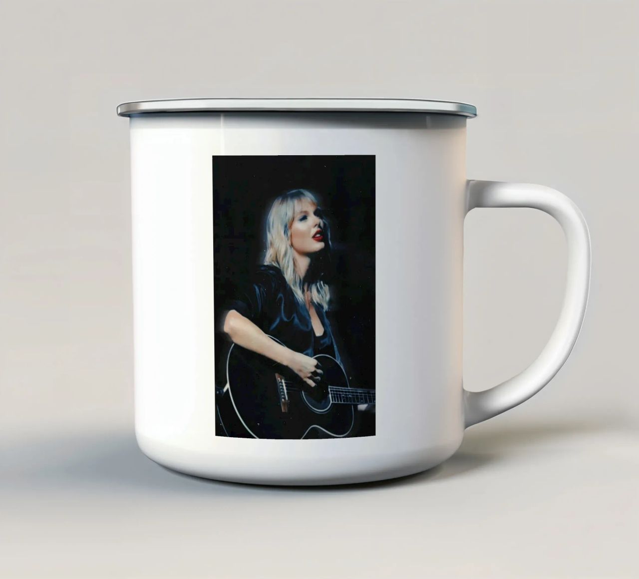 Taylor Swift tazza in smalto da Low poly art
