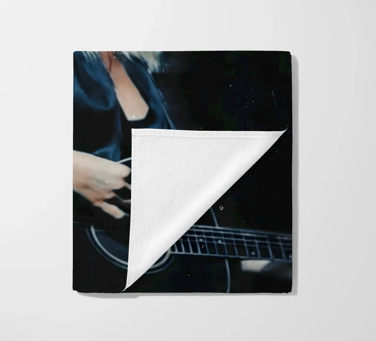 Taylor Swift toalla de playa de Low poly art