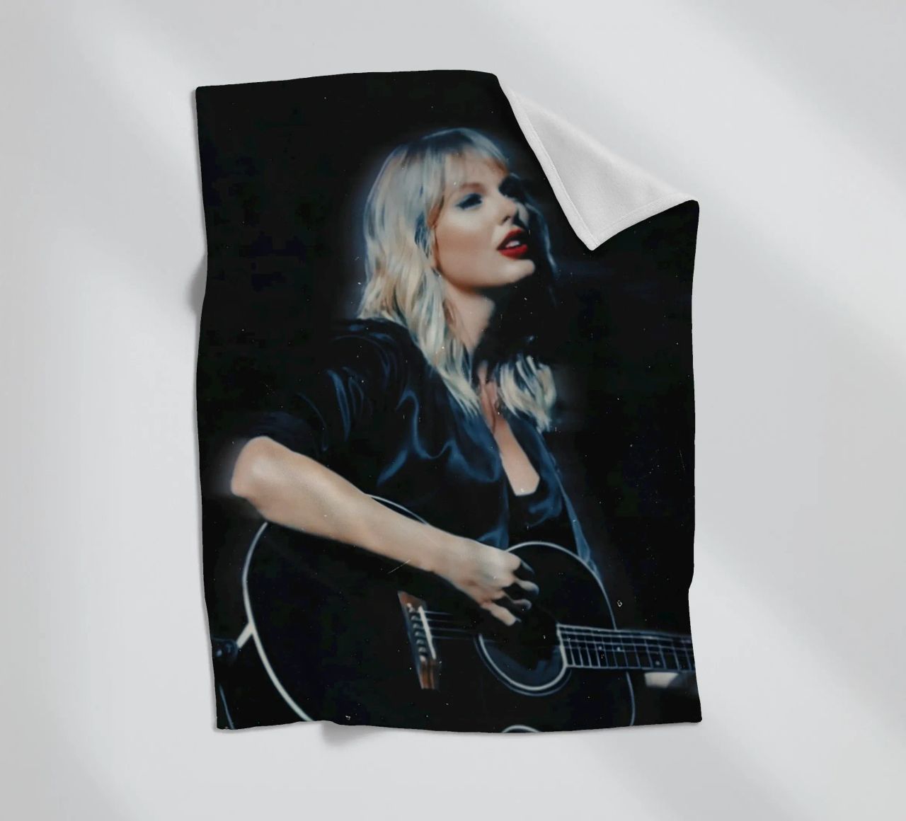Taylor Swift coperta in pile da Low poly art