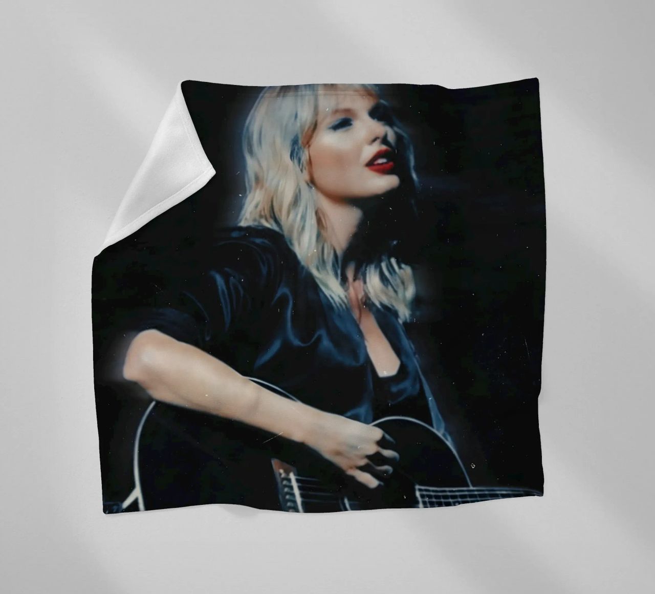 Taylor Swift coperta in pile da Low poly art