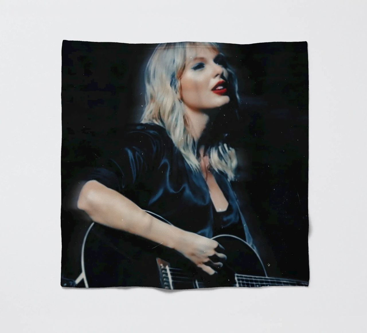 Taylor Swift coperta in pile da Low poly art