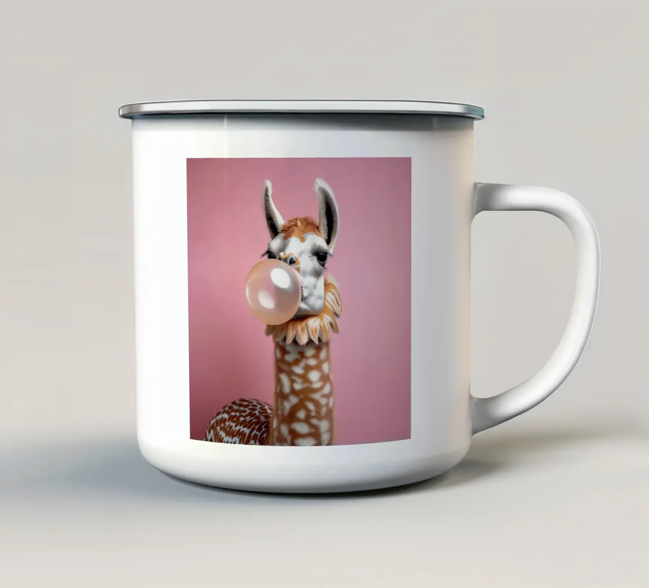 Lama macchiato che soffia gomma da masticare - Pop Art rosa stravagante tazza in smalto da FlexiDesignsByK