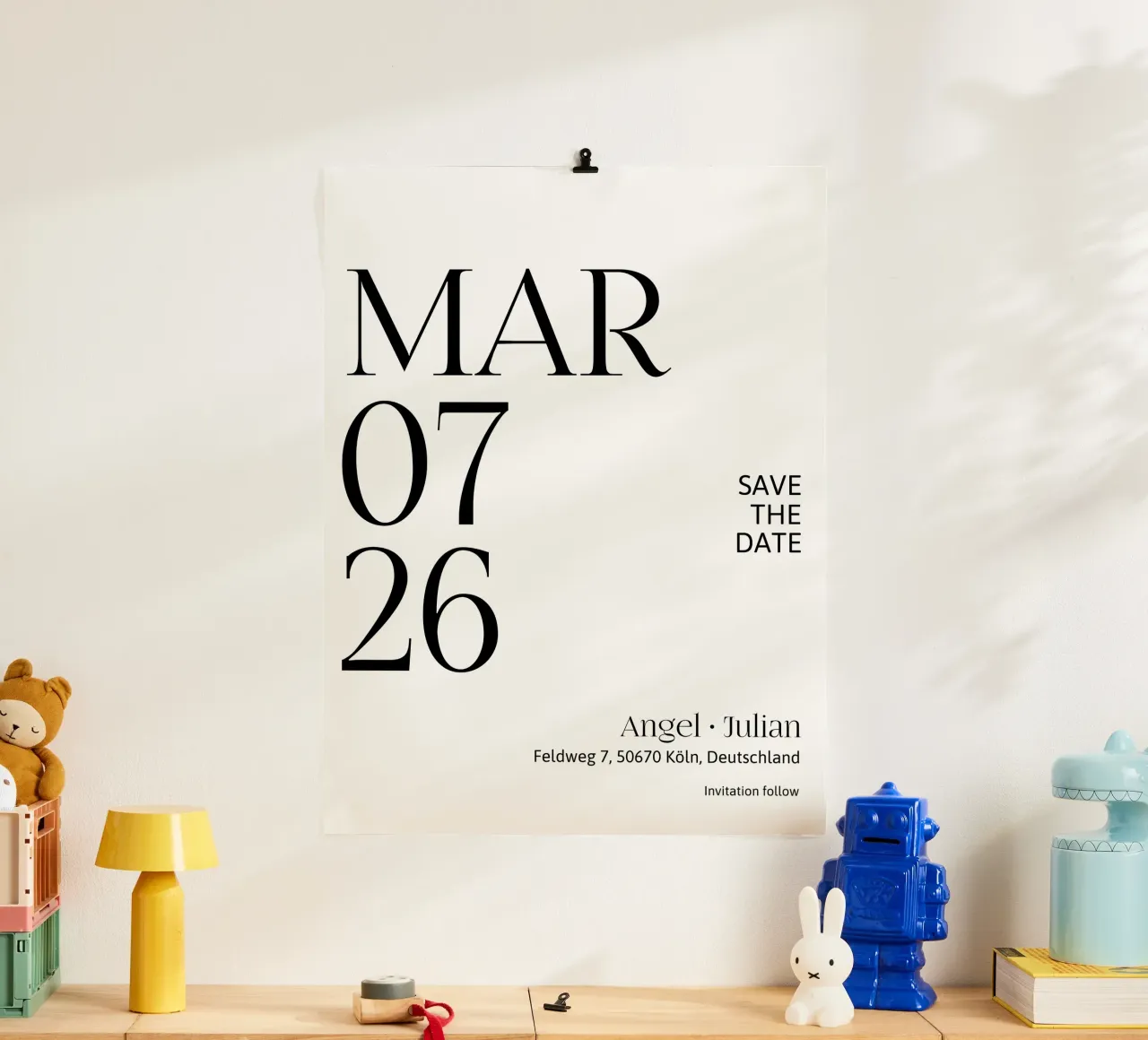 Personalizzazione degli inviti poster con telaio in legno da YV TYPOGRAPHY