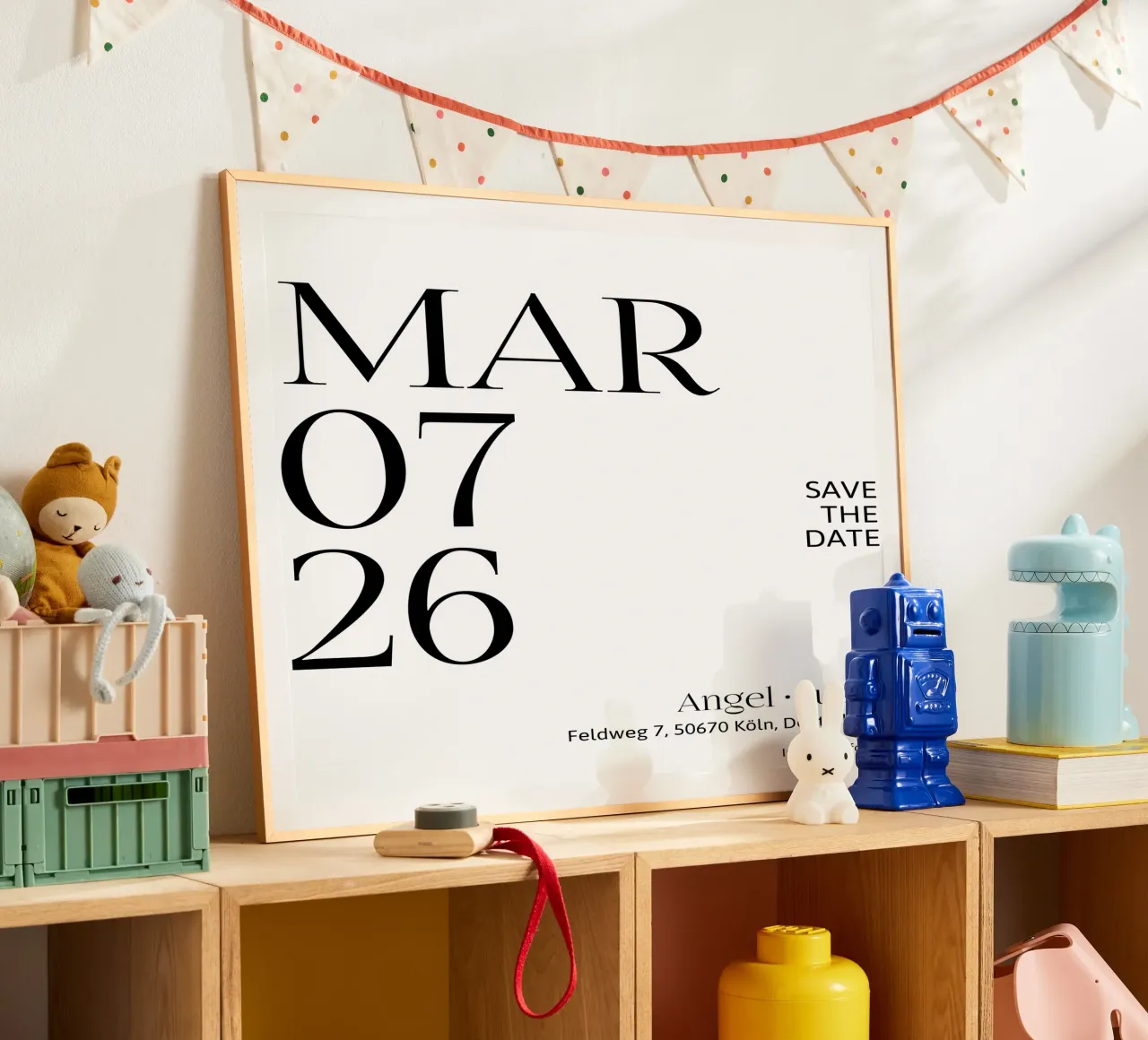 Personalizzazione degli inviti poster con telaio in legno da YV TYPOGRAPHY