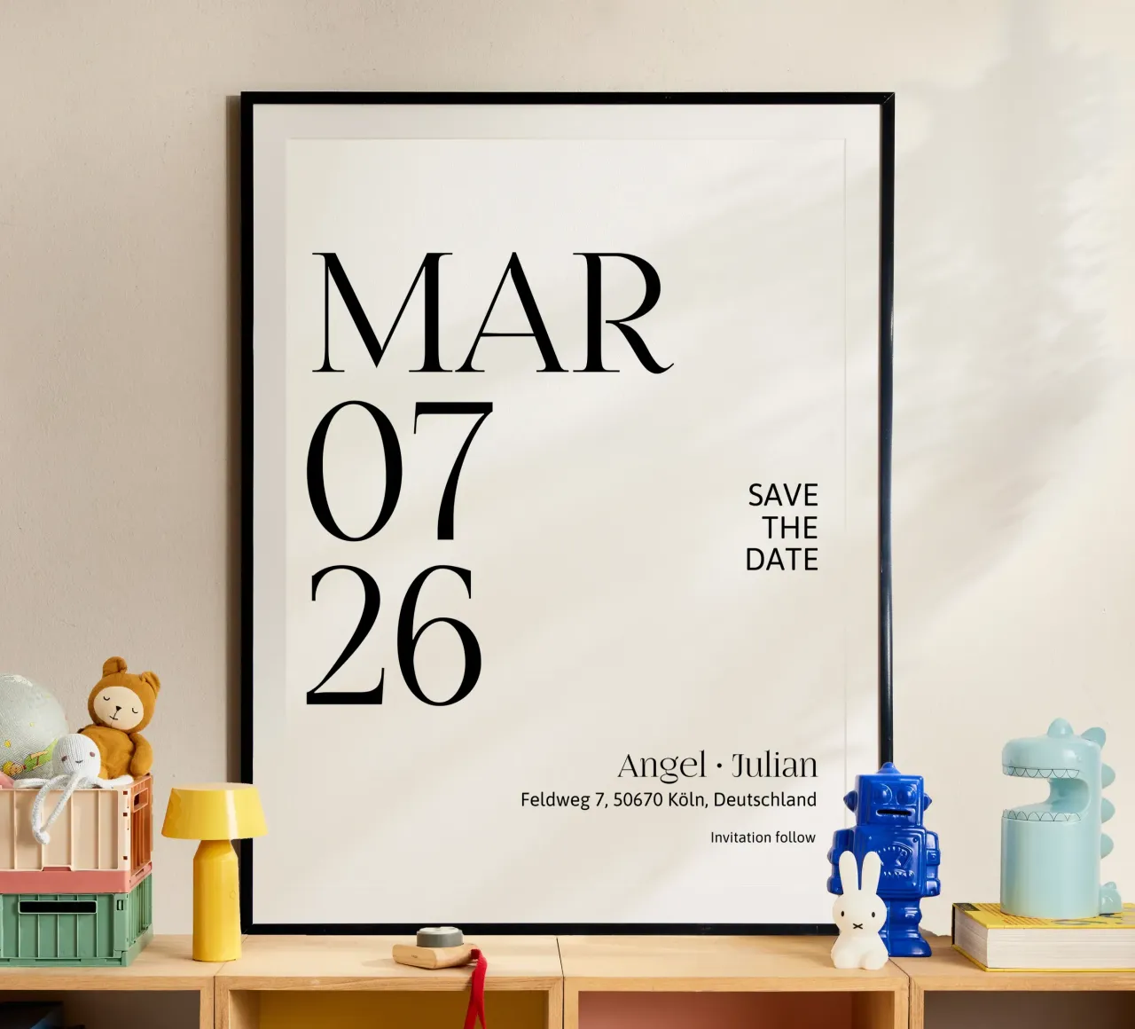 Personalizzazione degli inviti poster con telaio in legno da YV TYPOGRAPHY