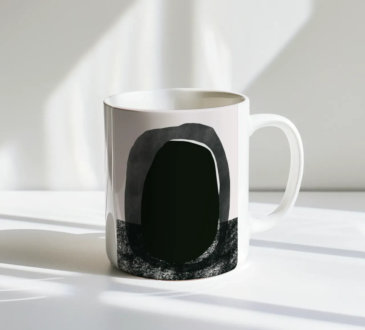 Composizione nera 02 tazza in ceramica da Little Dean