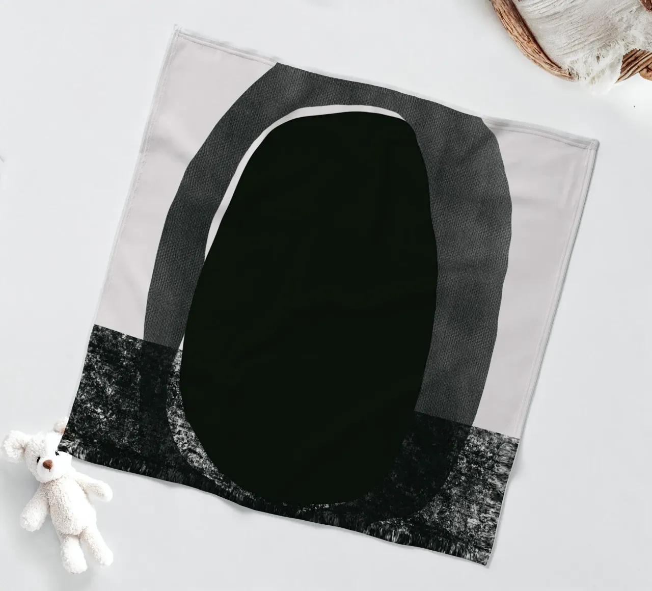 Composizione nera 02 coperta in pile da Little Dean