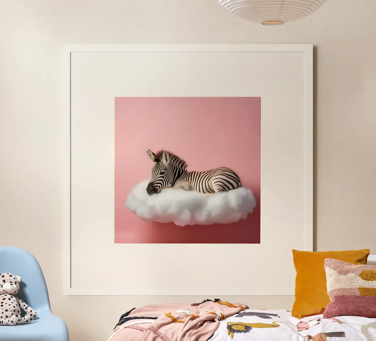 Zebra che si sdraia tra le nuvole - Animale stravagante di colore rosa pastello Prin poster con telaio in alluminio da FlexiDesignsByK