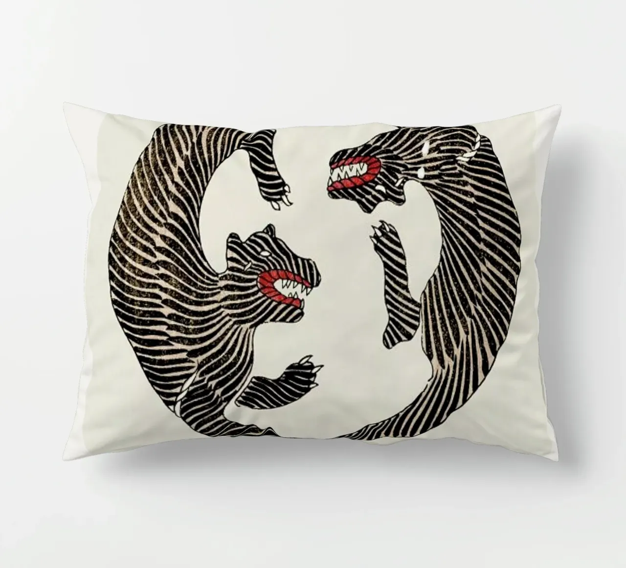 Tomoki - Tigers Woodblock Print cuscino da Vintage by JUNIQE