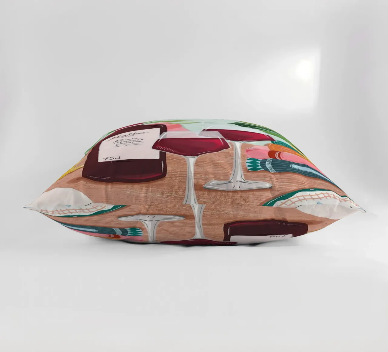 bottiglia di vino cuscino da Luke Yaeger