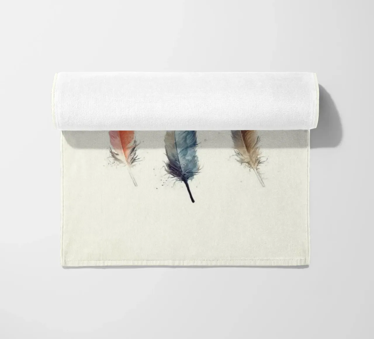 feder vogel zart amy hamilton Strandtuch von komo store