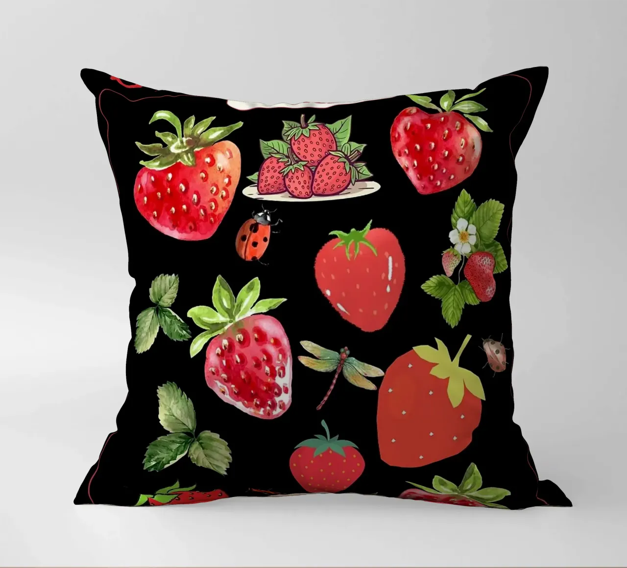 fragole cuscino da Luke Yaeger