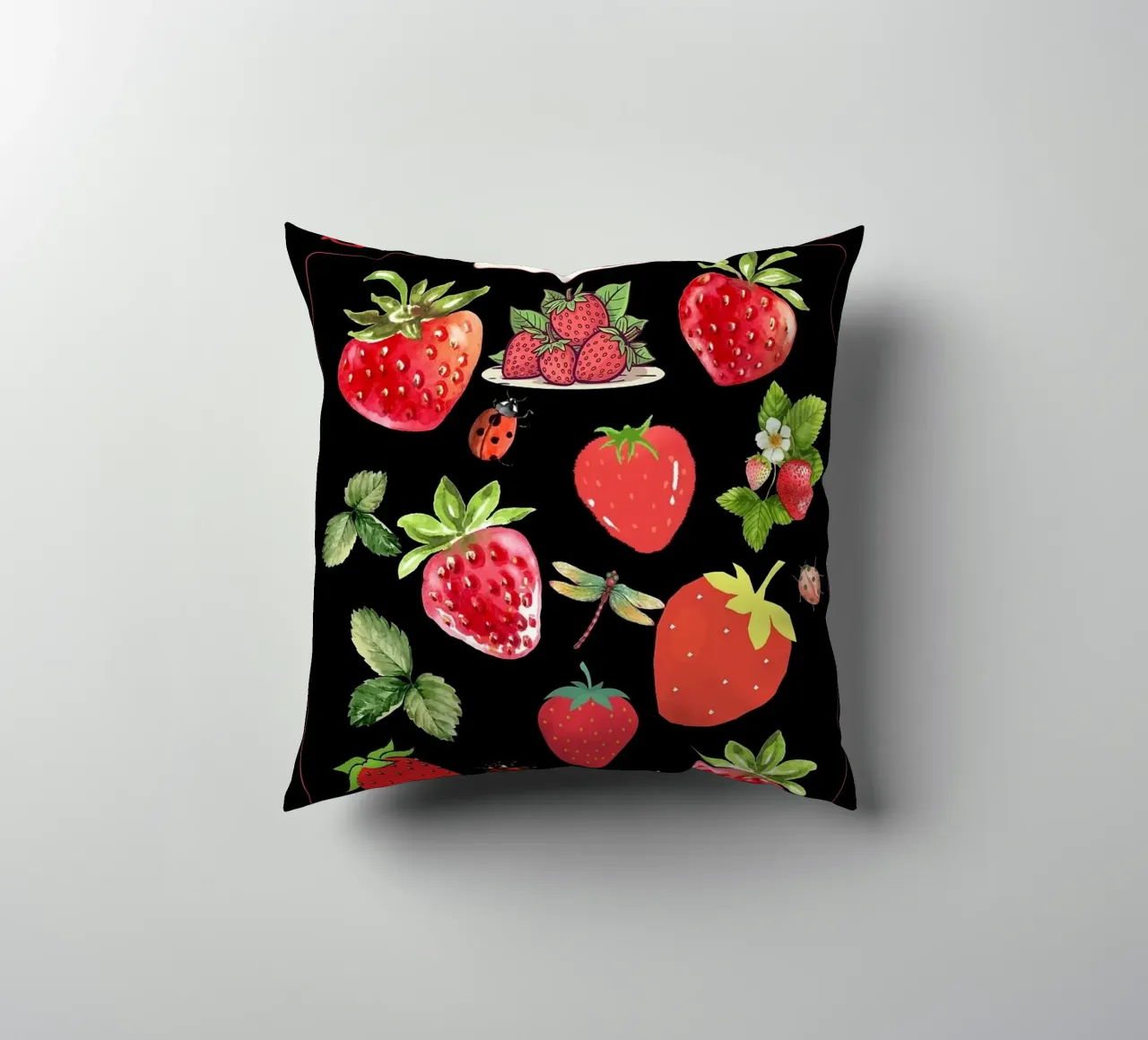 fragole cuscino da Luke Yaeger