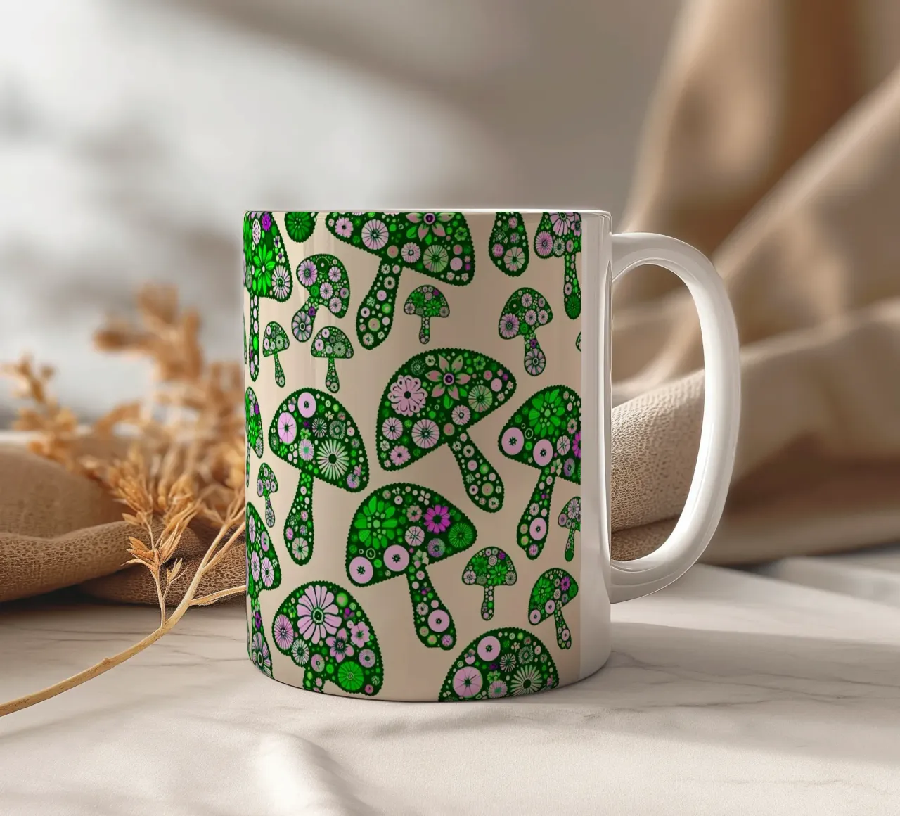 Funghi floreali verdi e rosa tazza in ceramica da SilverPegasus