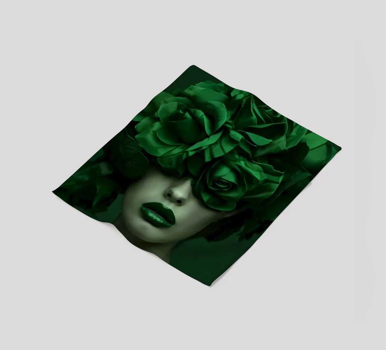 Ritratto femminile in verde coperta in pile da Imagine