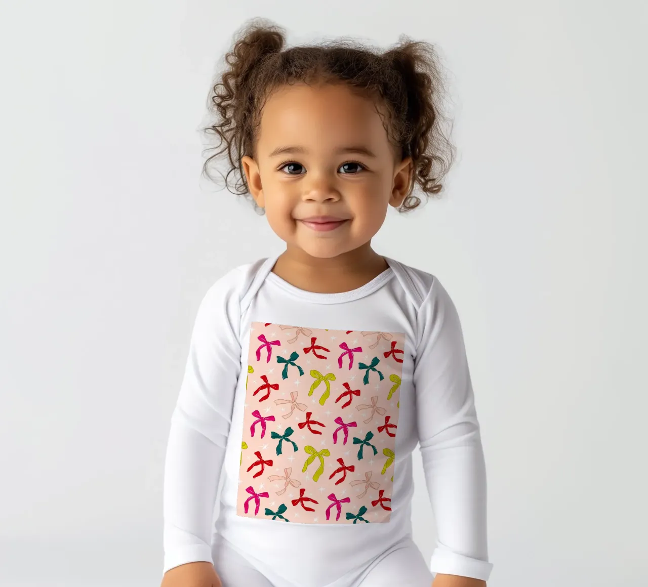 Colorful Bows Pattern on Soft Peach Background body neonato maniche lunghe da showmemars