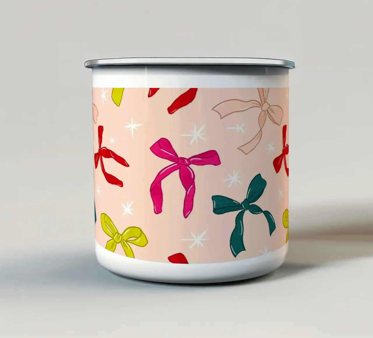 Colorful Bows Pattern on Soft Peach Background tazza in smalto da showmemars