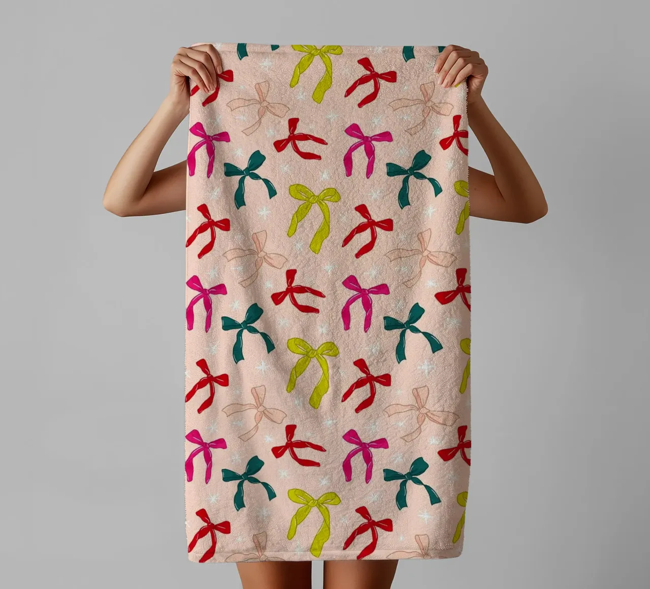 Colorful Bows Pattern on Soft Peach Background asciugamano da bagno da showmemars