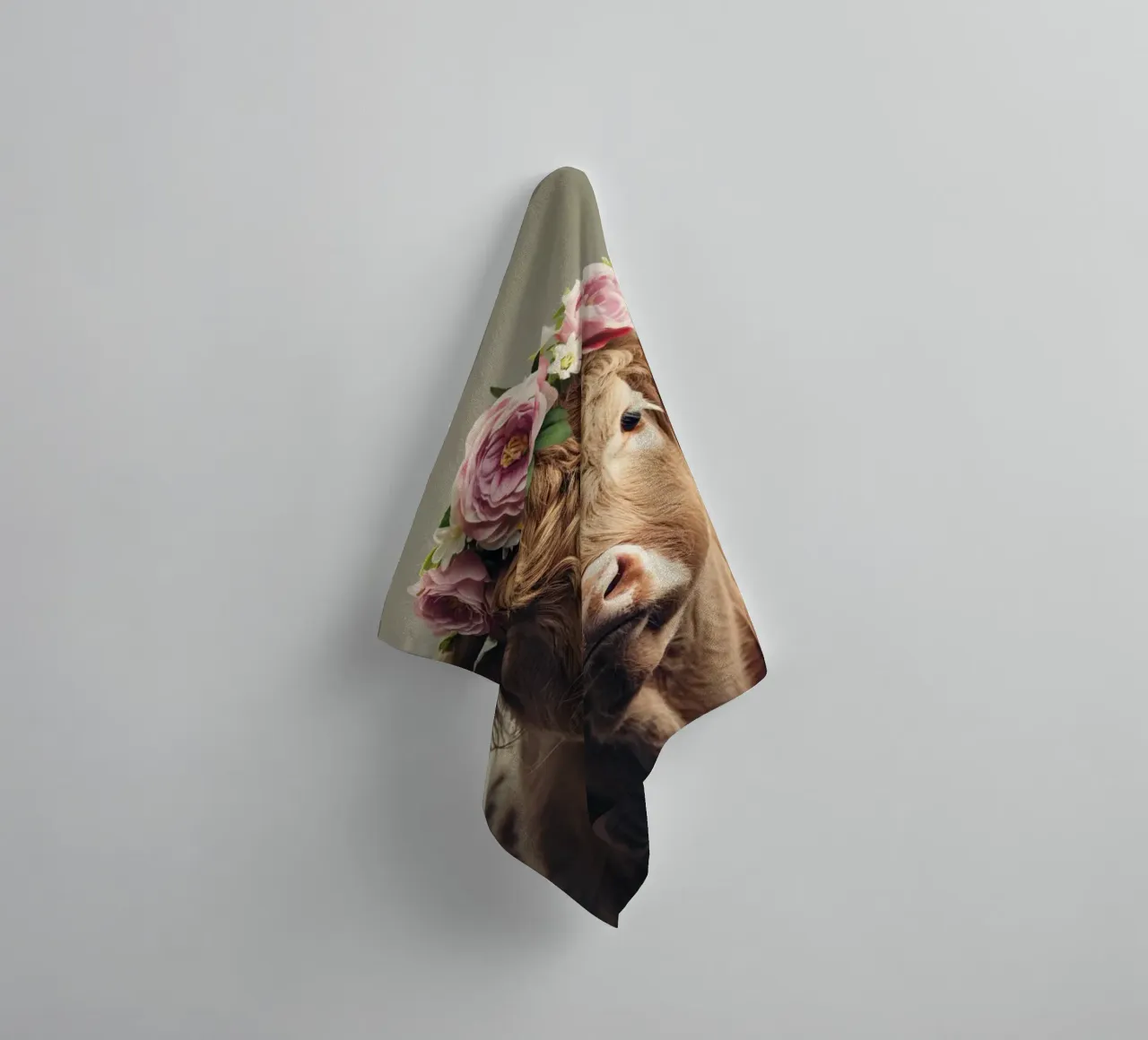 Mucca con fiori asciugamano da bagno da Imagine