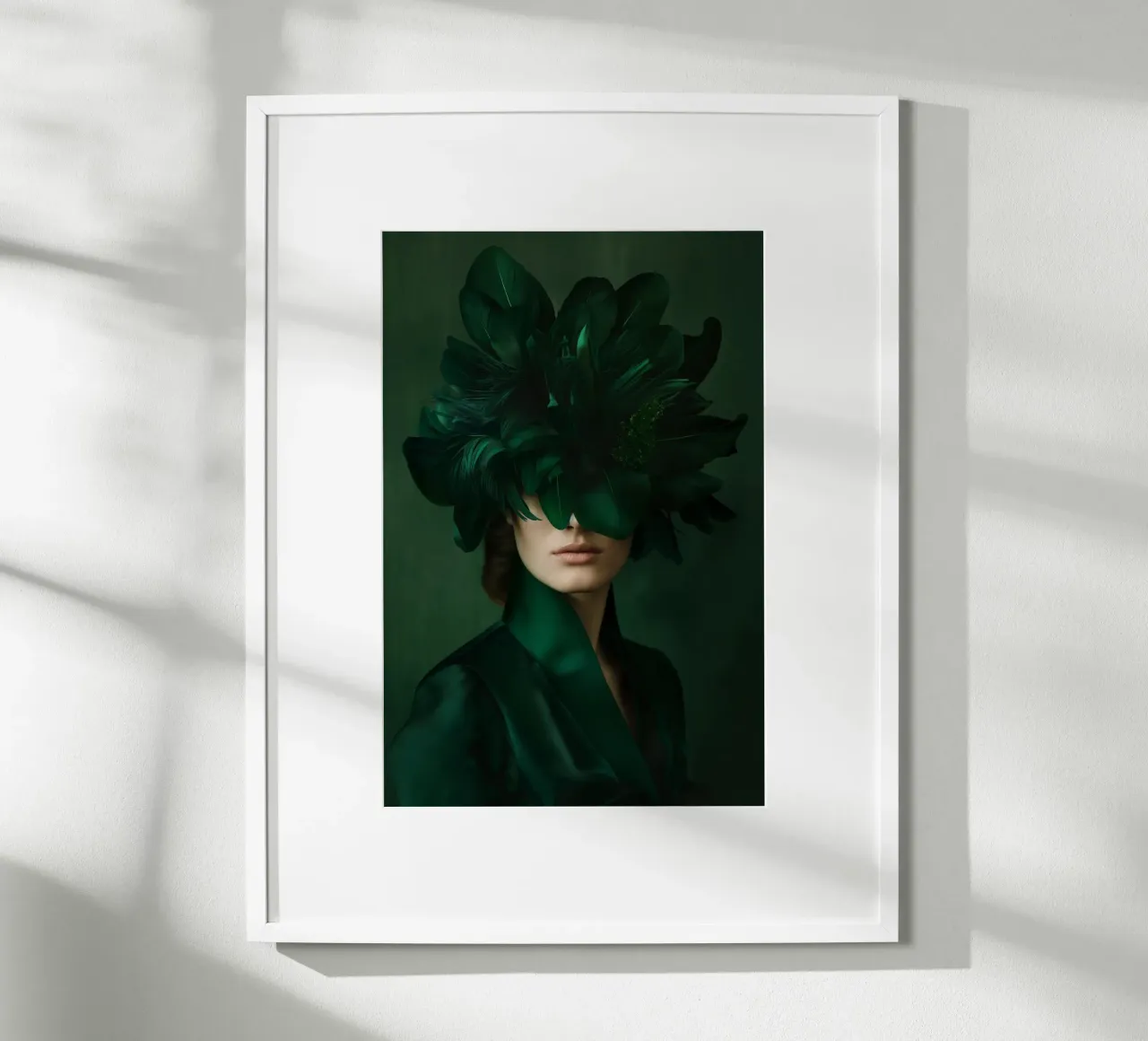 Ritratti femminili colori verdi poster con telaio in legno da Imagine