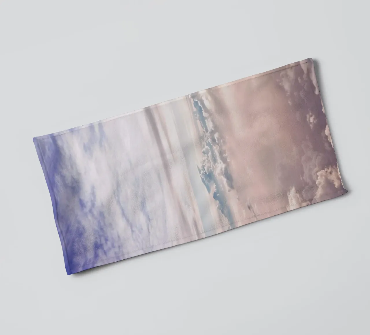 Lost in Clouds asciugamano da bagno da EyeEm Mobile GmbH