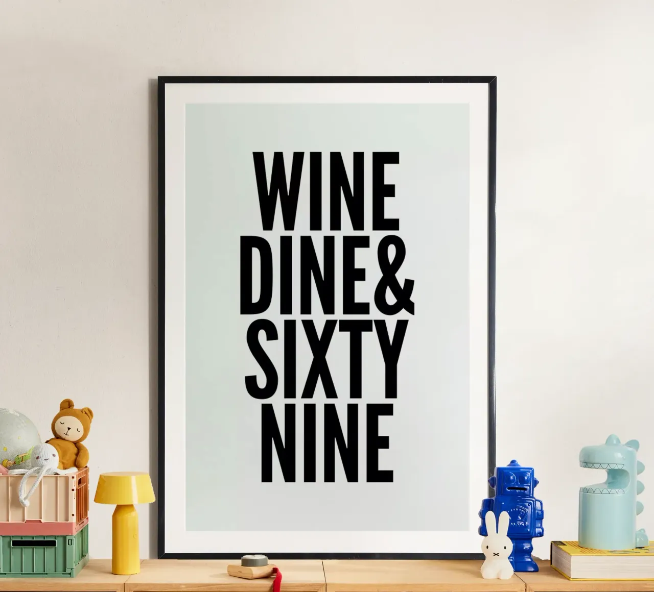 sixty-nine poster con telaio in alluminio da Mottos by Sinan Saydik