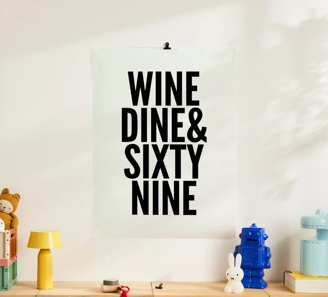 sixty-nine poster con telaio in alluminio da Mottos by Sinan Saydik