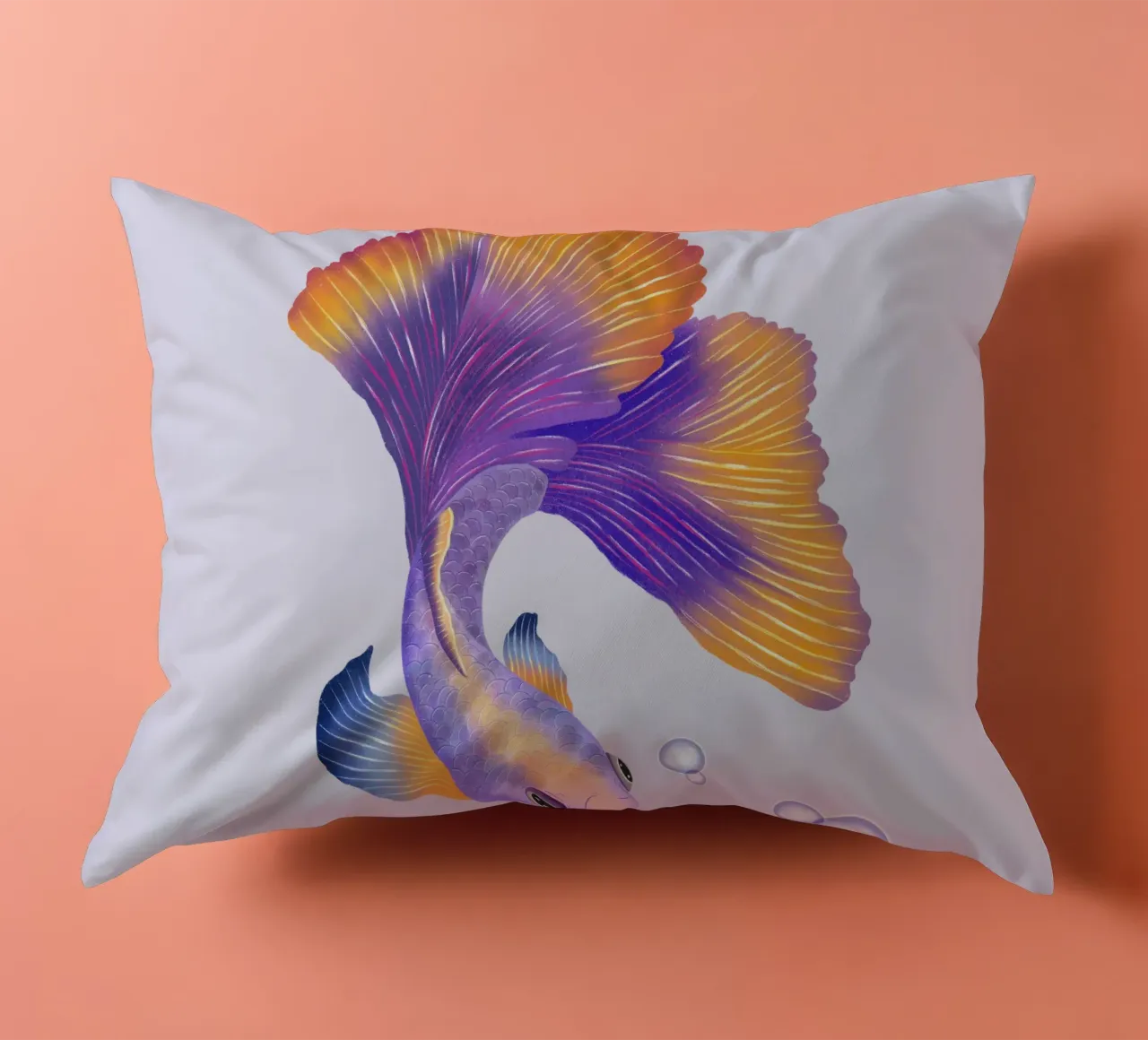 Pesce giapponese di colore viola e arancione. Pesce beta. cuscino da CalliLetters