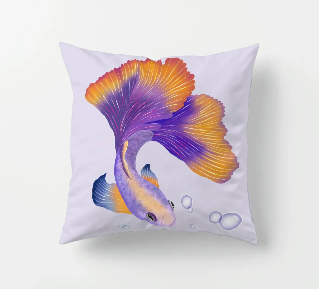 Pesce giapponese di colore viola e arancione. Pesce beta. cuscino da CalliLetters
