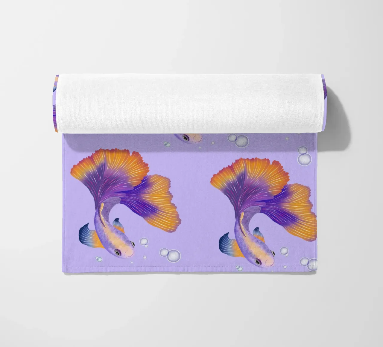 Pesce giapponese di colore viola e arancione. Pesce beta. telo mare da CalliLetters