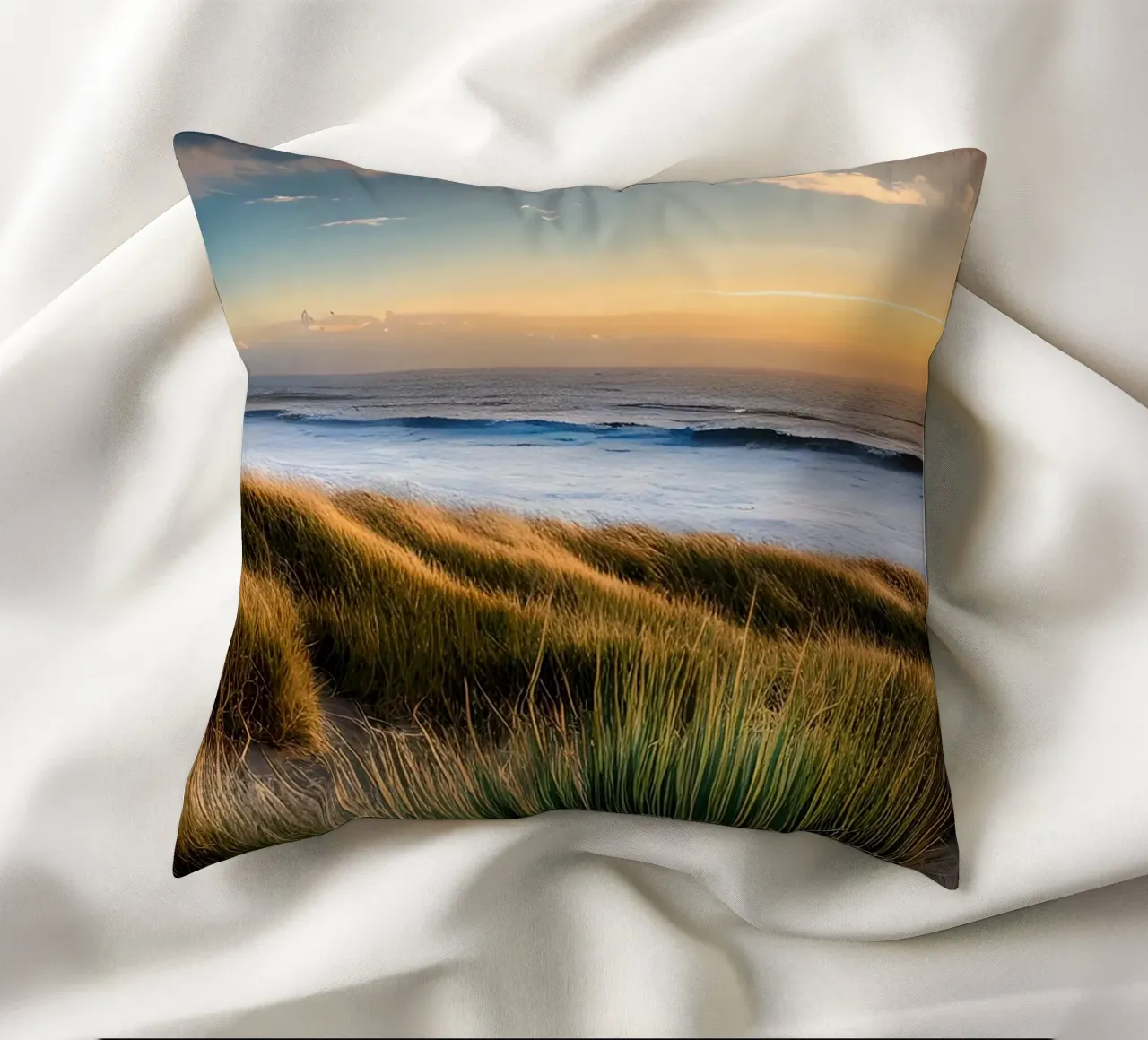 Goldene Stunde am Meer cuscino da kosinsart.gallery