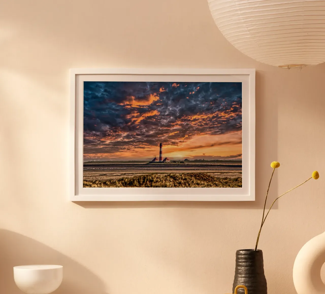 Leuchtturm und Dünen poster con telaio in plastica da kosinsart.gallery