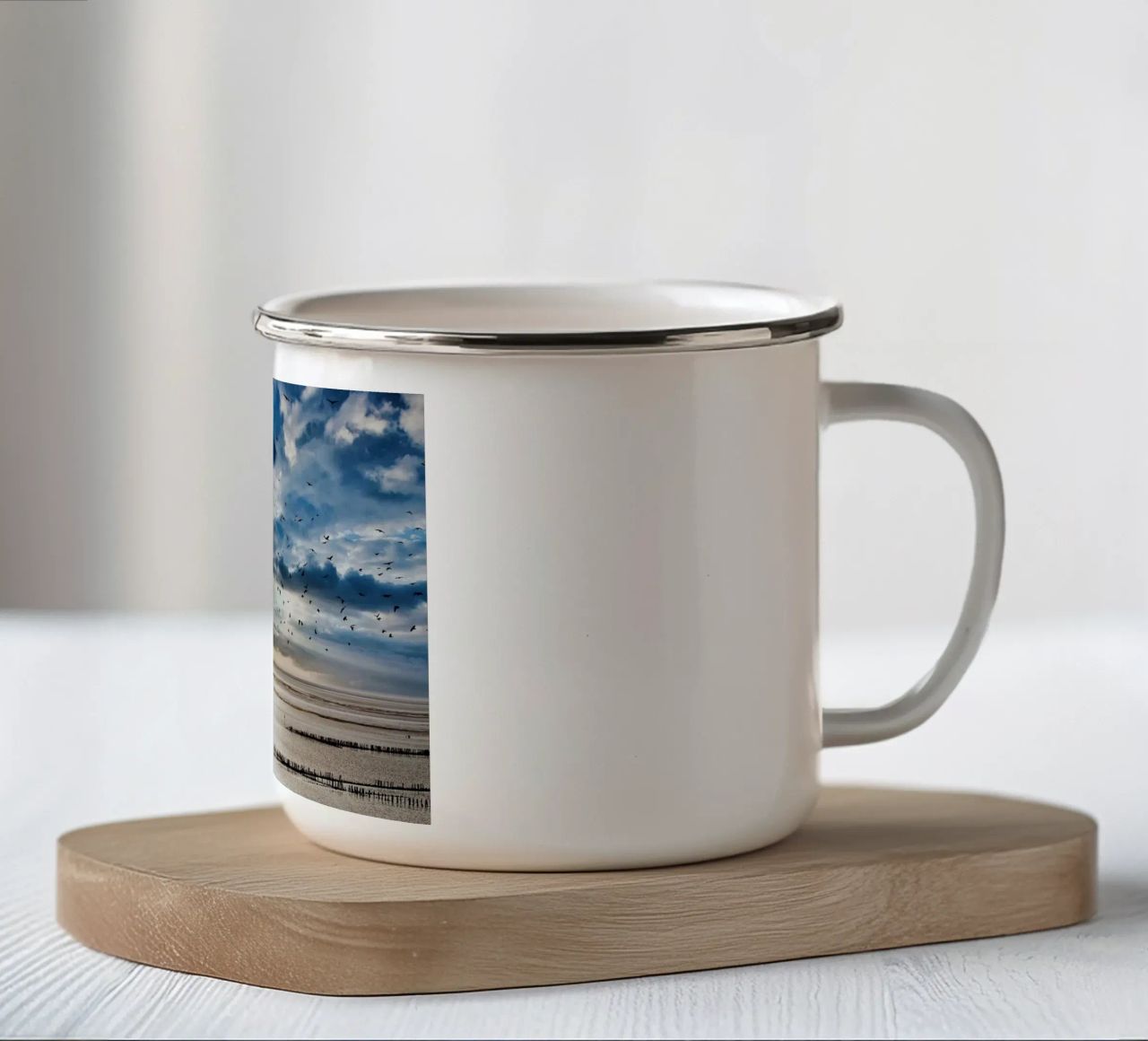 Wattlandschaft mit Vogelschwarm tazza in smalto da kosinsart.gallery