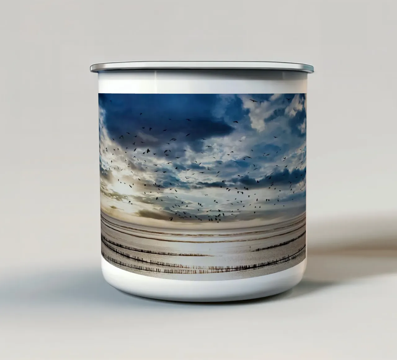 Wattlandschaft mit Vogelschwarm tazza in smalto da kosinsart.gallery
