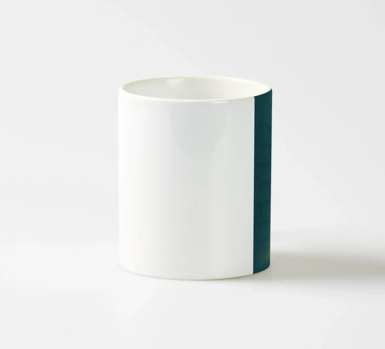 The Library's Whisper tazza in ceramica da Mosaic Dialogue