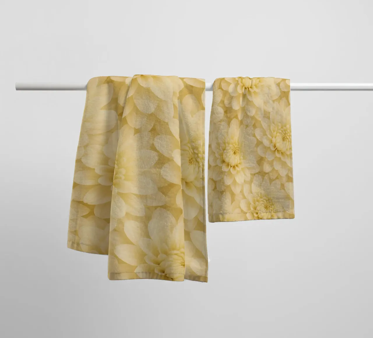 Soft Petal Symphony asciugamano da bagno da Mosaic Dialogue