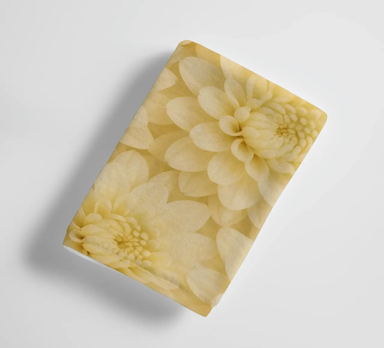 Soft Petal Symphony asciugamano da bagno da Mosaic Dialogue