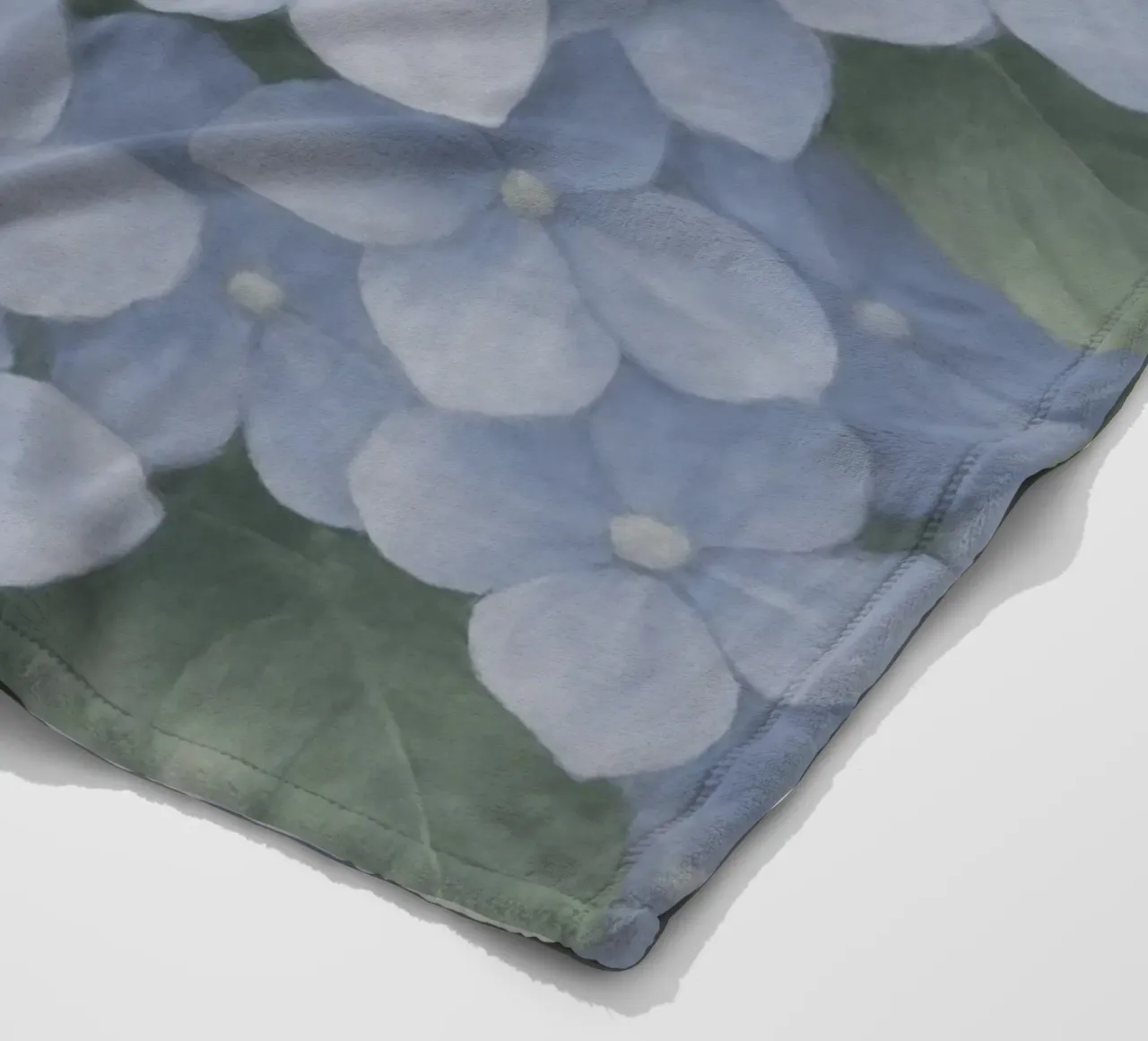 Hydrangea Hues coperta in pile da Mosaic Dialogue