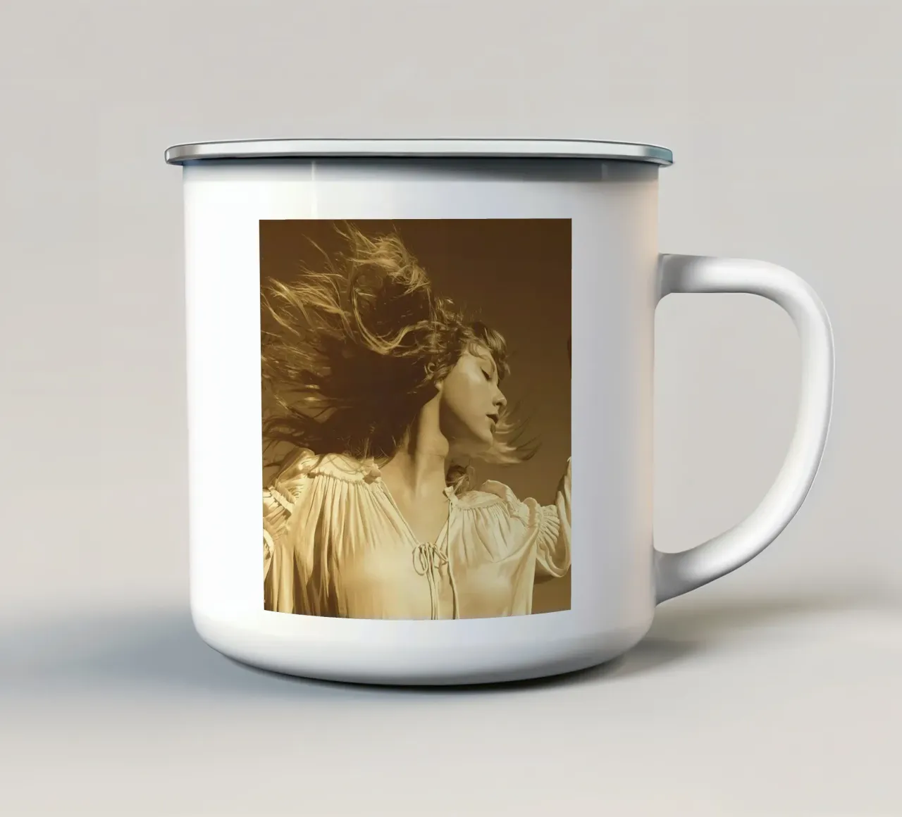 Furchtloser Mauersegler Emaille Tasse von AARON