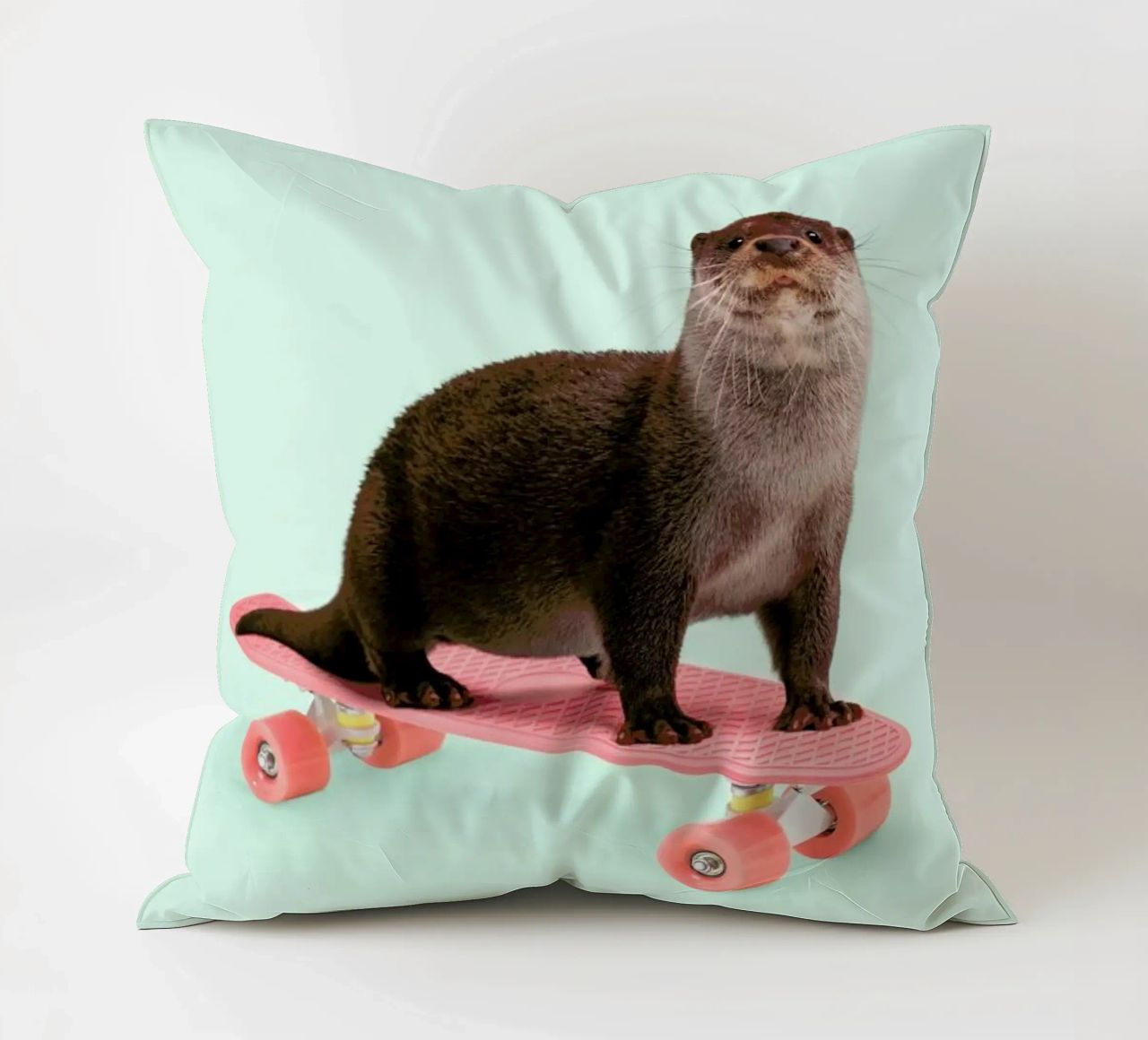 Skate Otter cuscino da Paul Fuentes Design